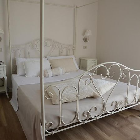 Hotel Monique تّشيرفييا المظهر الخارجي الصورة