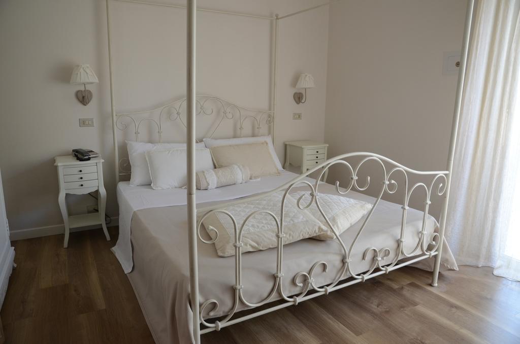 Hotel Monique تّشيرفييا المظهر الخارجي الصورة