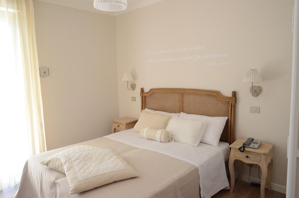 Hotel Monique تّشيرفييا الغرفة الصورة