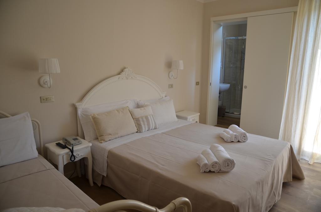 Hotel Monique تّشيرفييا المظهر الخارجي الصورة