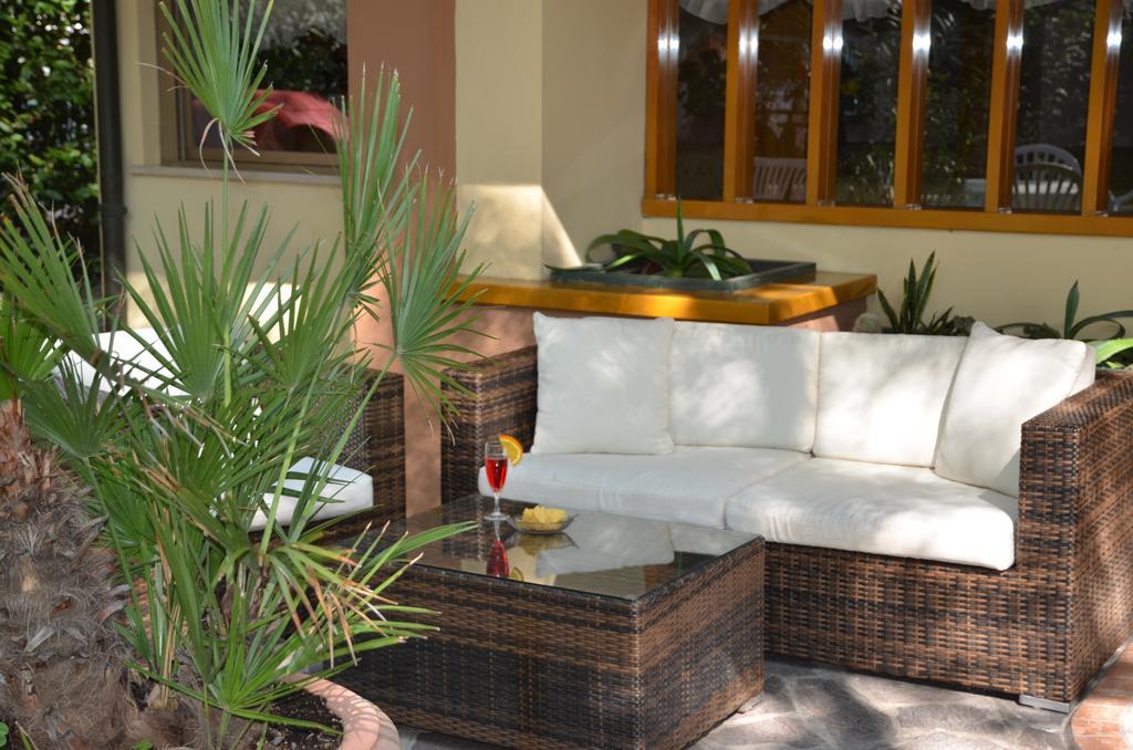 Hotel Monique تّشيرفييا المظهر الخارجي الصورة