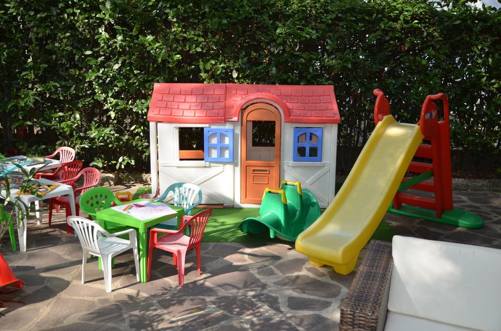 Hotel Monique تّشيرفييا المظهر الخارجي الصورة
