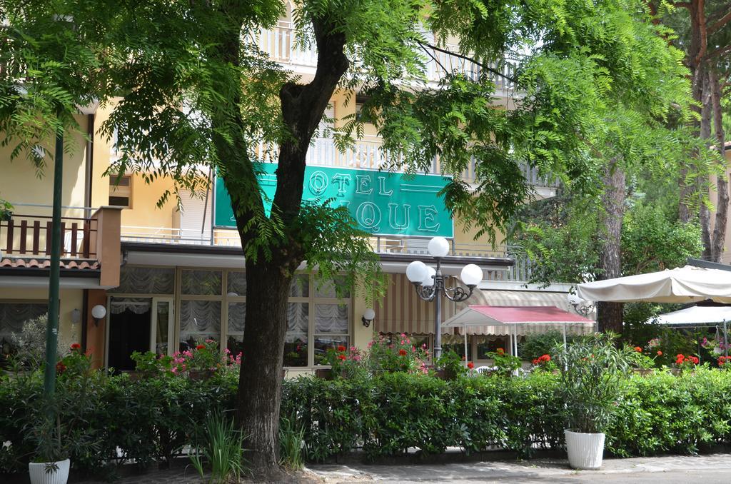 Hotel Monique تّشيرفييا المظهر الخارجي الصورة