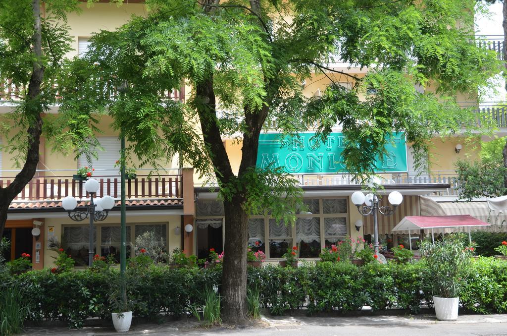 Hotel Monique تّشيرفييا المظهر الخارجي الصورة