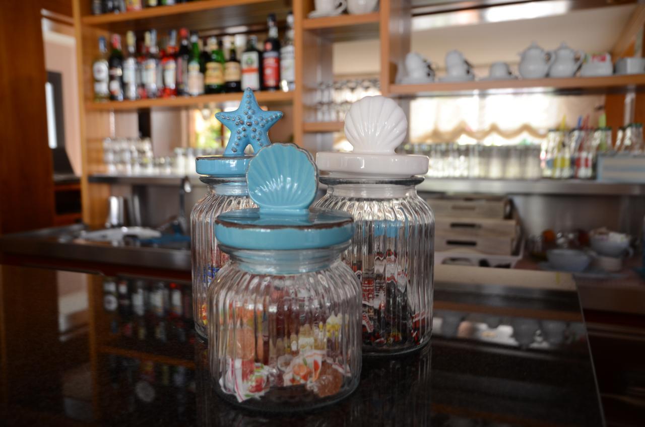 Hotel Monique تّشيرفييا المظهر الخارجي الصورة