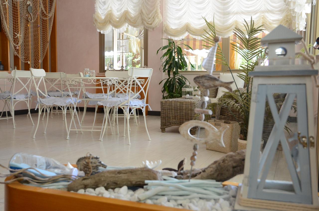Hotel Monique تّشيرفييا المظهر الخارجي الصورة
