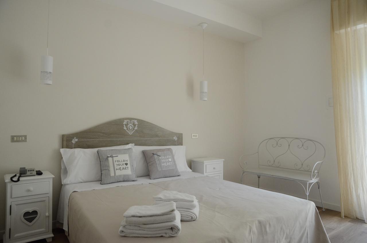 Hotel Monique تّشيرفييا المظهر الخارجي الصورة