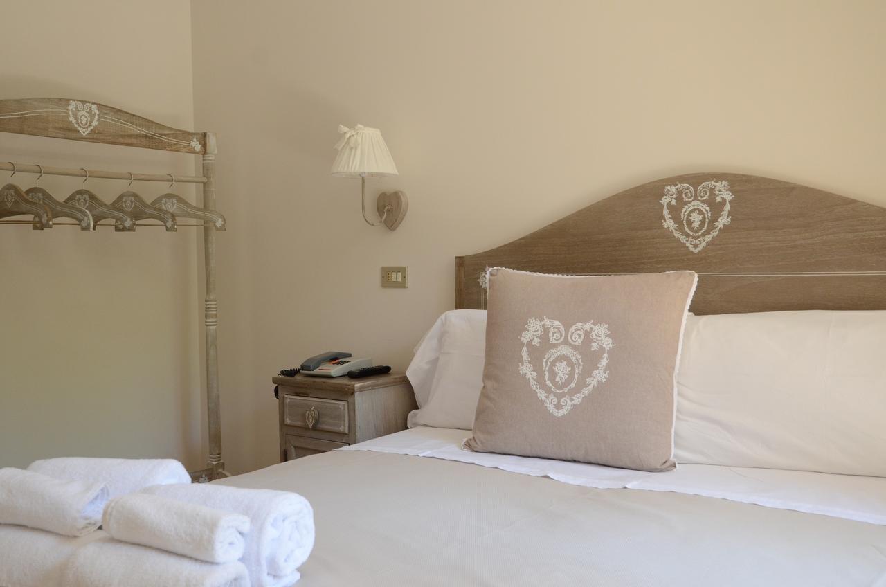 Hotel Monique تّشيرفييا المظهر الخارجي الصورة