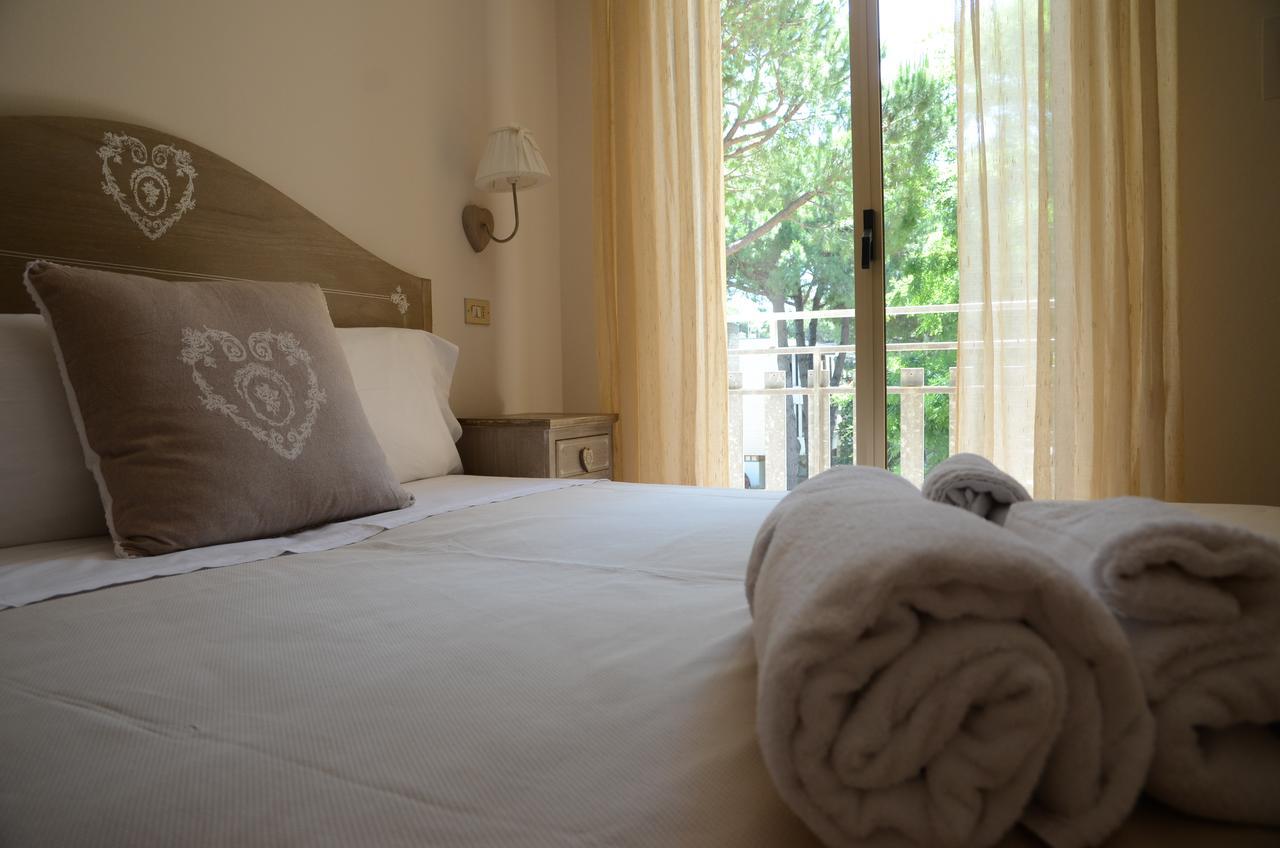 Hotel Monique تّشيرفييا المظهر الخارجي الصورة